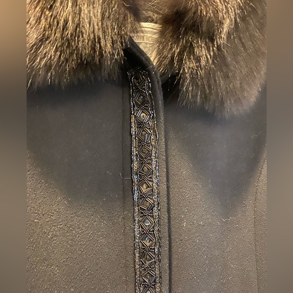 Gorgeous Marvin Richard’s Lambswool Coat with fur collar and cuffs. - Picture 4 of 8